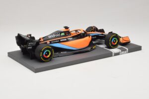 McLaren MCL36 #3 D. Ricciardo Bahrain GP 2022 Minichamps 1:18 537221803 Metalli — kuva 6 / 7