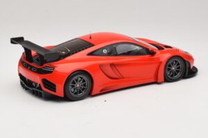 McLaren MP4-12C GT3 Punainen 2013 Minichamps 1:18 151121392 Metalli — kuva 2 / 6