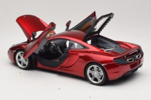 McLaren MP4-12C Punainen Metallic Minichamps 1:18 110133022 Metalli — kuva 5 / 8