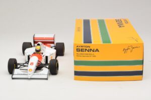 McLaren MP4/8 Ford #8 A. Senna Winner Japanese GP 1993 Minichamps 1:18 540931878 Metalli — kuva 3 / 7
