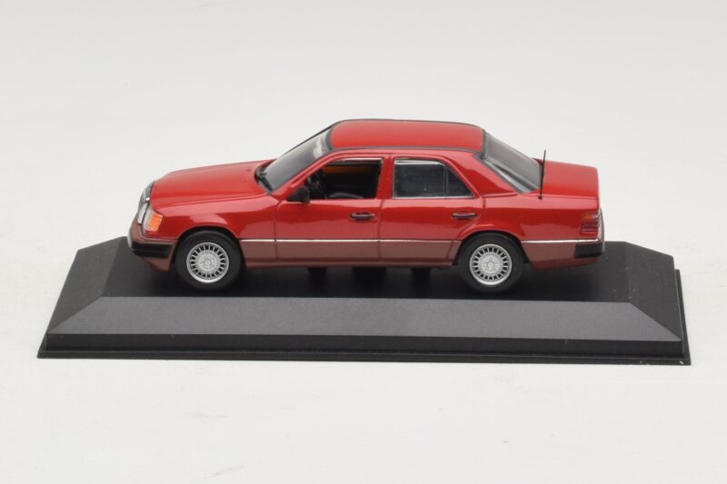 Mercedes 300D W124 Turbo Punainen Minichamps 1:43 3210 Metalli
