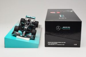 Mercedes AMG Petronas W11 EQ Performance #44 L. Hamilton 91st F1 Win Eifel GP 2020 Minichamps 1:18 113201144 Metalli — kuva 6 / 6