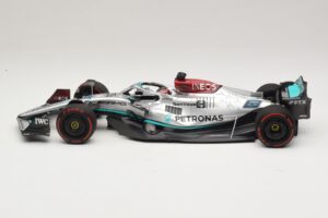 Mercedes AMG Petronas W13 E Performance #63 G. Russell Spanish GP 2022 Minichamps 1:18 110220063 Metalli — kuva 3 / 7