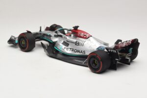 Mercedes AMG Petronas W13 E Performance #63 G. Russell Spanish GP 2022 Minichamps 1:18 110220063 Metalli — kuva 5 / 7