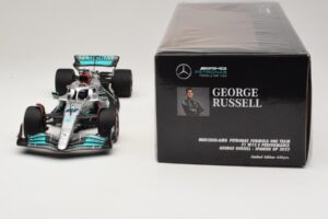 Mercedes AMG Petronas W13 E Performance #63 G. Russell Spanish GP 2022 Minichamps 1:18 110220063 Metalli — kuva 7 / 7