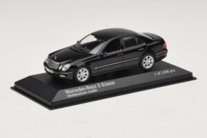 Mercedes E-Class W211 Musta Metallinen Minichamps 1:43 400036001 Metalli — kuva 2 / 4