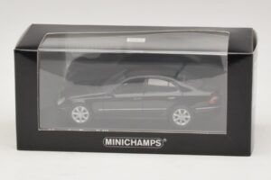 Mercedes E-Class W211 Musta Metallinen Minichamps 1:43 400036001 Metalli — kuva 4 / 4