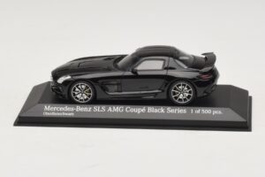 Mercedes SLS AMG C197 Black Series Musta Metallic Minichamps 1:43 437033020 Metalli