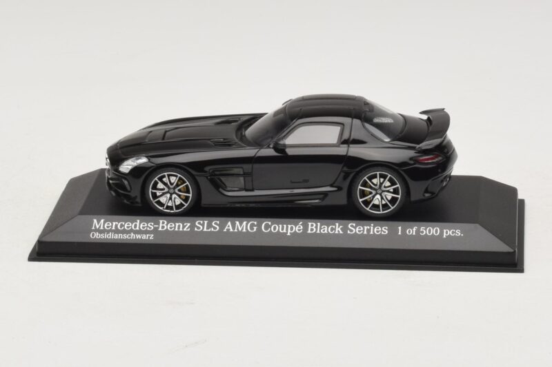 Mercedes SLS AMG C197 Black Series Musta Metallic Minichamps 1:43 Mercedes SLS AMG C197 Black Series Musta Metallic Minichamps 1:43 437033020 Metalli