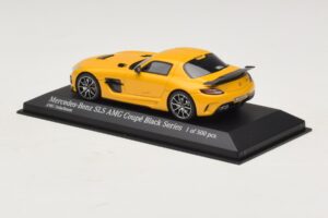 Mercedes SLS AMG C197 Black Series Kultainen Minichamps 1:43 437033022 Metalli — kuva 3 / 4