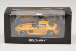 Mercedes SLS AMG C197 Black Series Kultainen Minichamps 1:43 437033022 Metalli — kuva 4 / 4