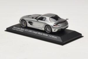 Mercedes SLS AMG C197 Black Series Harmaa Metallic Minichamps 1:43 437033024 Metalli — kuva 3 / 4