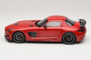 Mercedes SLS AMG C197 Black Series Punainen Minichamps 1:18 110033022 Metalli — kuva 4 / 8