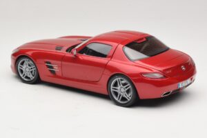 Mercedes SLS AMG C197 Punainen Metallic Minichamps 1:18 100039020 Metalli — kuva 7 / 8