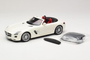 Mercedes SLS AMG Roadster Mystic White II Minichamps 1:18 B66960079 Metalli — kuva 2 / 9
