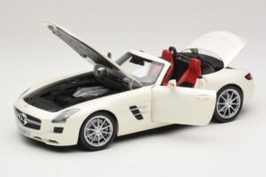 Mercedes SLS AMG Roadster Mystic White II Minichamps 1:18 B66960079 Metalli — kuva 3 / 9