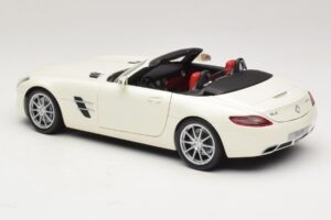 Mercedes SLS AMG Roadster Mystic White II Minichamps 1:18 B66960079 Metalli — kuva 7 / 9
