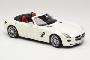 Mercedes SLS AMG Roadster Mystic White II Minichamps 1:18 B66960079 Metalli — kuva 8 / 9