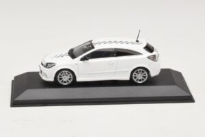 Opel Astra H OPC Nurburgring Edition Valkoinen Minichamps 1:43 ASTRA005 Metalli