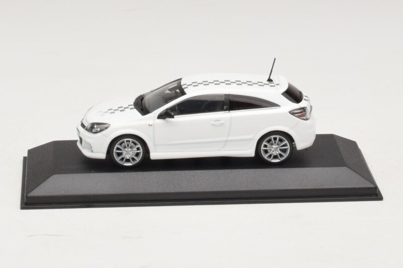 Opel Astra H OPC Nurburgring Edition Valkoinen Minichamps 1:43 ASTRA005 Metalli