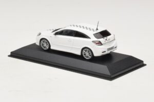 Opel Astra H OPC Nurburgring Edition Valkoinen Minichamps 1:43 ASTRA005 Metalli — kuva 3 / 4