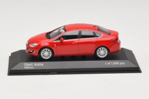 Opel Astra J Punainen Minichamps 1:43 410042001 Metalli