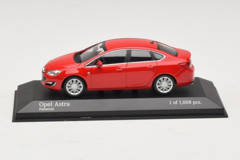 Opel Astra J Punainen Minichamps 1:43 410042001 Metalli