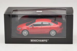 Opel Astra J Punainen Minichamps 1:43 410042001 Metalli — kuva 4 / 4