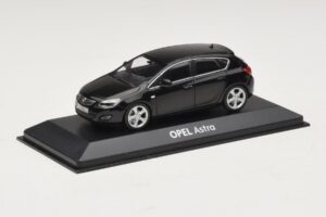 Opel Astra J Musta Minichamps 1:43 ASTRA006 Metalli — kuva 2 / 4