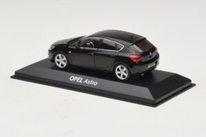 Opel Astra J Musta Minichamps 1:43 ASTRA006 Metalli — kuva 3 / 4