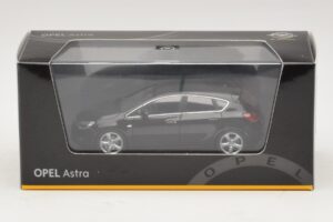 Opel Astra J Musta Minichamps 1:43 ASTRA006 Metalli — kuva 4 / 4
