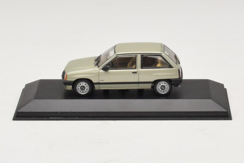 Opel Corsa A Vaaleanvihreä Metallinen Minichamps 1:43 CORSA001 Metalli