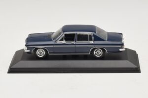 Opel Diplomat A Tummansininen Minichamps 1:43 DIPLOMAT001 Metalli
