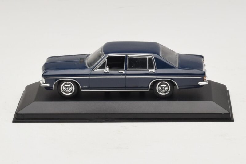 Opel Diplomat A Tummansininen Minichamps 1:43 DIPLOMAT001 Metalli