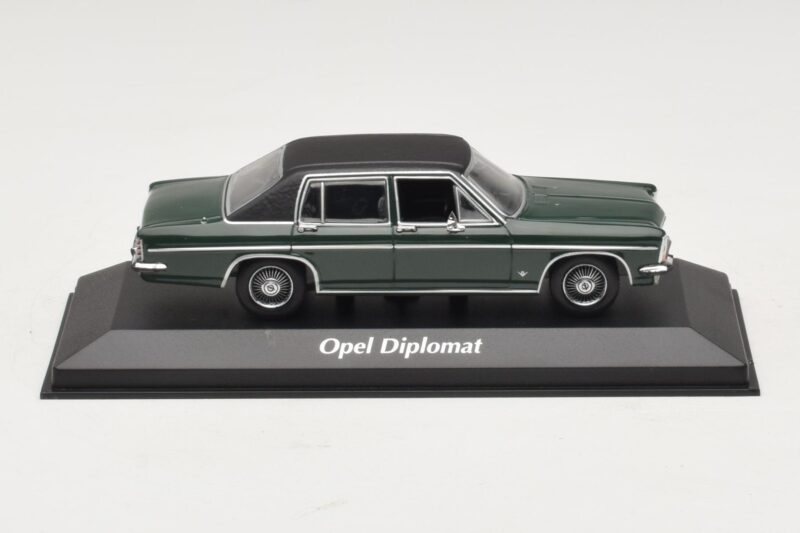 Opel Diplomat B Tummanvihreä Maxichamps 1:43 940046070 Metalli