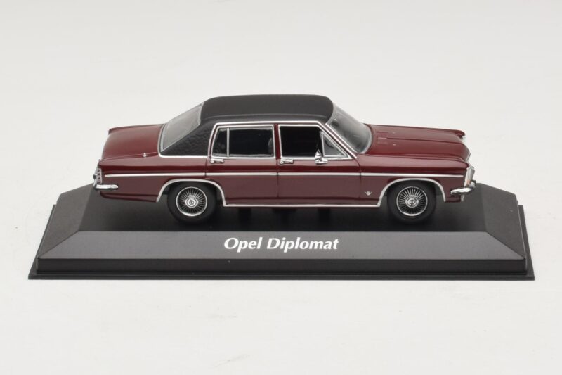 Opel Diplomat B Tummanpunainen Maxichamps 1:43 940046071 Metalli