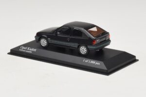 Opel Kadett E Black Metallic Minichamps 1:43 400045901 Metalli — kuva 3 / 4