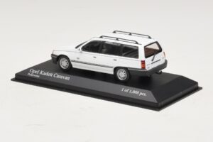 Opel Kadett E Caravan Valkoinen Minichamps 1:43 400045911 Metalli — kuva 3 / 4