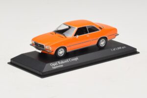 Opel Rekord D Coupé Oranssi Minichamps 1:43 400044024 Metalli — kuva 2 / 4