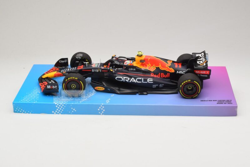 Oracle Red Bull Racing RB18 #11 S. Perez Miami GP 2022 Minichamps 1:18 113220511 Metalli
