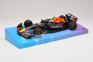Oracle Red Bull Racing RB18 #11 S. Perez Miami GP 2022 Minichamps 1:18 113220511 Metalli — kuva 2 / 7