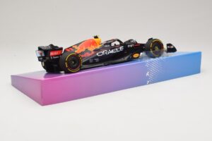 Oracle Red Bull Racing RB18 #11 S. Perez Miami GP 2022 Minichamps 1:18 113220511 Metalli — kuva 3 / 7