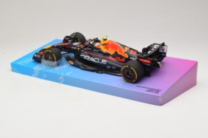 Oracle Red Bull Racing RB18 #11 S. Perez Miami GP 2022 Minichamps 1:18 113220511 Metalli — kuva 5 / 7