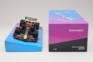Oracle Red Bull Racing RB18 #11 S. Perez Miami GP 2022 Minichamps 1:18 113220511 Metalli — kuva 6 / 7