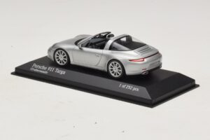 Porsche 911 991 Targa Hopea Minichamps 1:43 410062442 Metalli — kuva 3 / 4