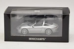 Porsche 911 991 Targa Hopea Minichamps 1:43 410062442 Metalli — kuva 4 / 4