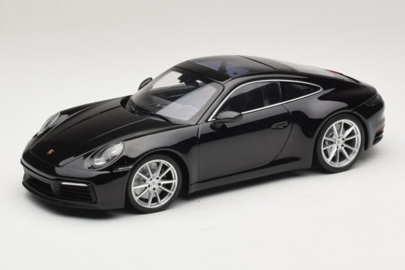 Porsche 911 992 Carrera 4S Musta Minichamps 1:18 WAP0211120R992 Metalli
