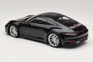 Porsche 911 992 Carrera 4S Musta Minichamps 1:18 WAP0211120R992 Metalli — kuva 5 / 6