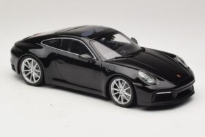 Porsche 911 992 Carrera 4S Musta Minichamps 1:18 WAP0211120R992 Metalli — kuva 4 / 6
