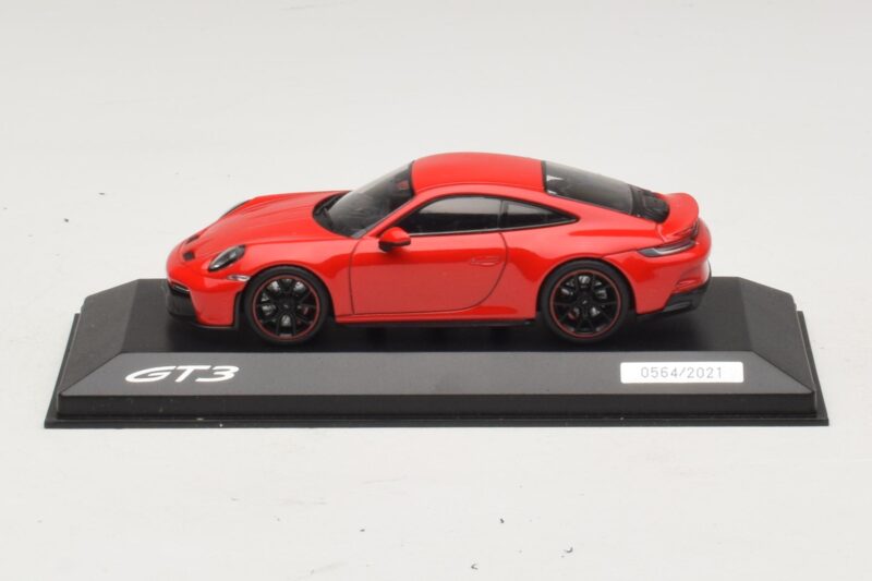 Porsche 911 992 GT3 Touring Punainen Minichamps 1:43 Porsche 911 992 GT3 Touring Punainen Minichamps 1:43 WAP02012617-R1 Metalli